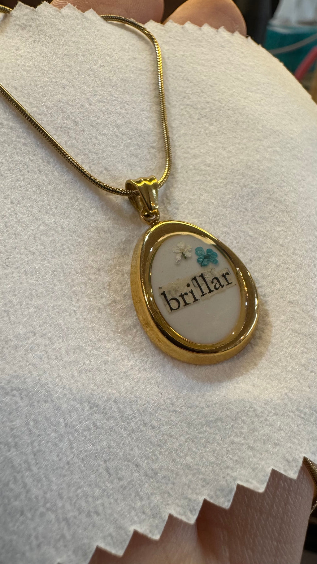 Esempi ciondoli sfondo bianco personalizzati
