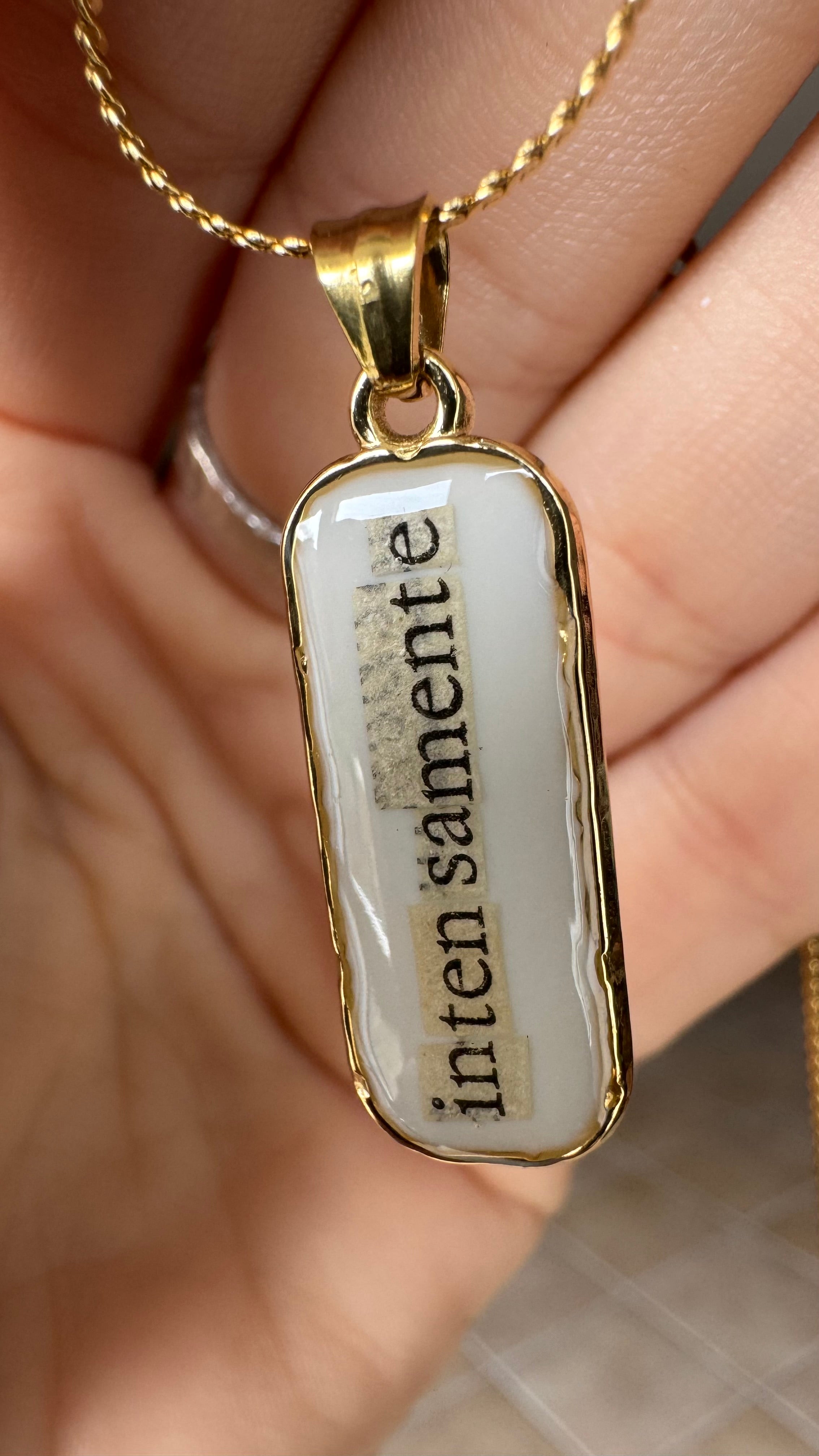 Esempi ciondoli sfondo bianco personalizzati