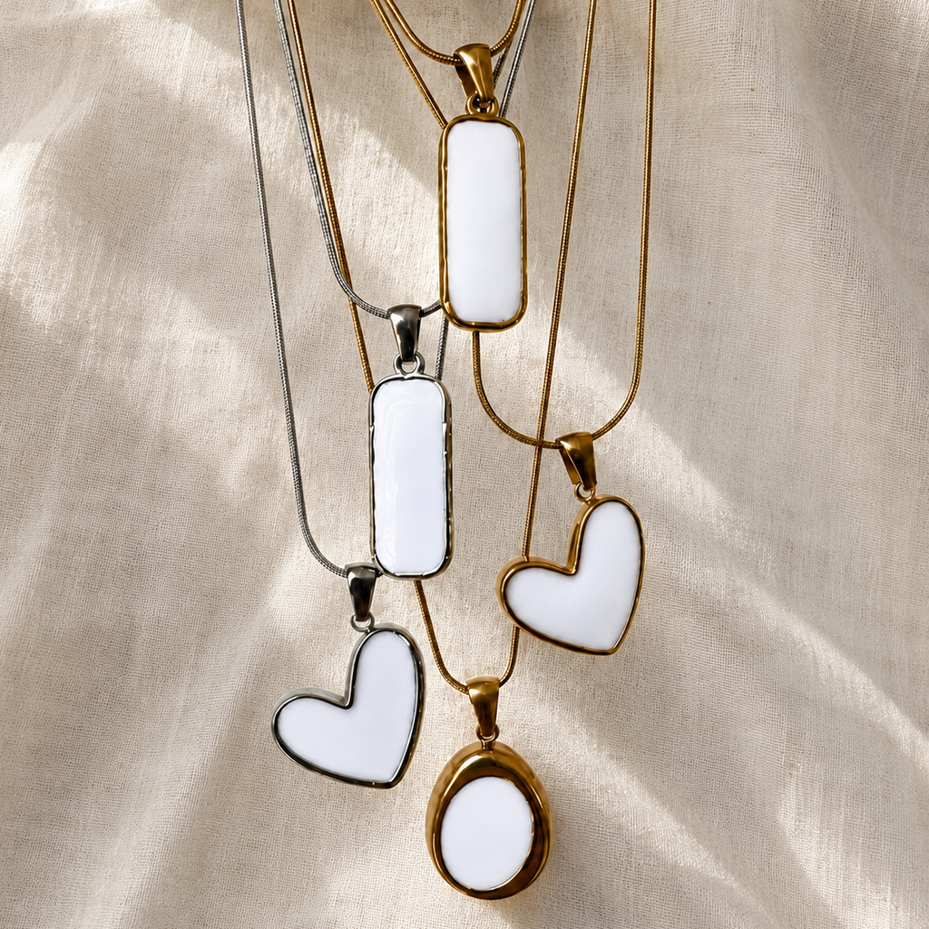 Collana con Ciondolo a sfondo bianco personalizzabile